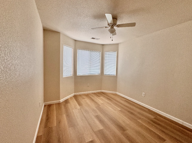 Building Photo - 1125 Toscana Dr SE