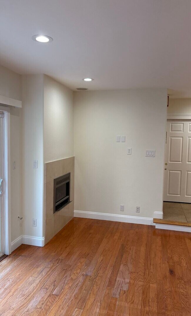Building Photo - 6056 Elmbridge Dr