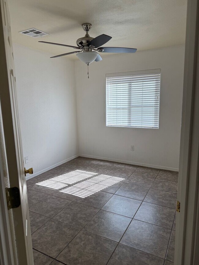 Building Photo - Solar Home for Rent