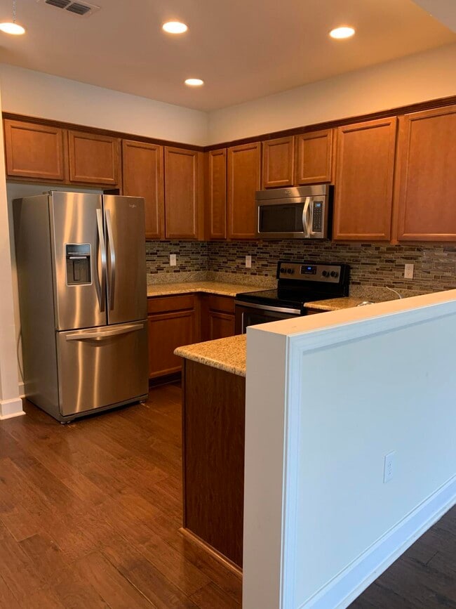 Building Photo - 6852 Woody Vine Dr