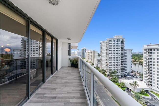 Building Photo - 5757 Collins Ave