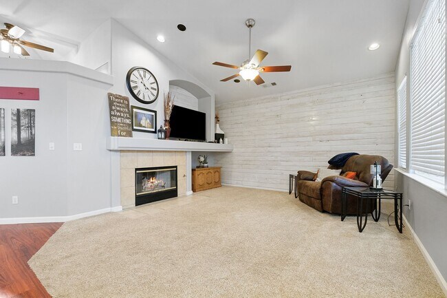 Building Photo - 1550 N Rio Vista Ct