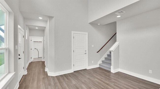 Building Photo - 208 Mirabeau Way