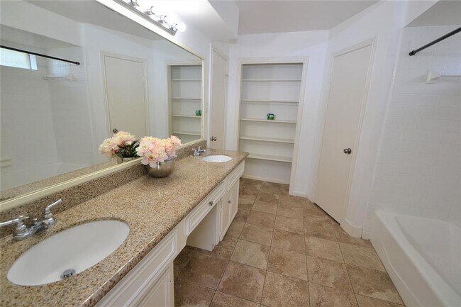 Building Photo - 15927 Tumbling Rapids Dr