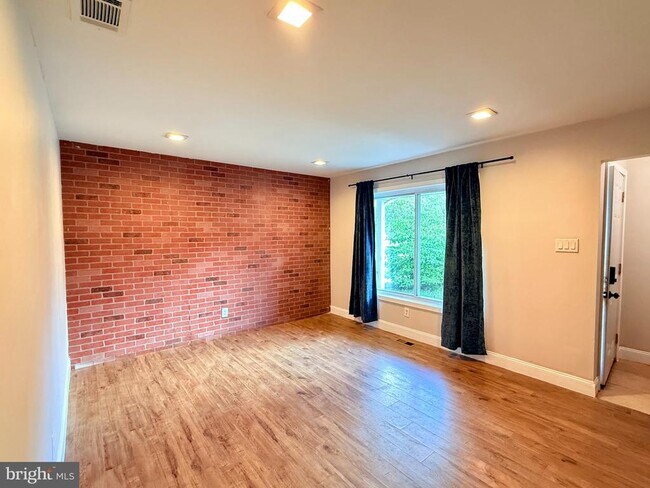 Building Photo - 3 Madeley Ct