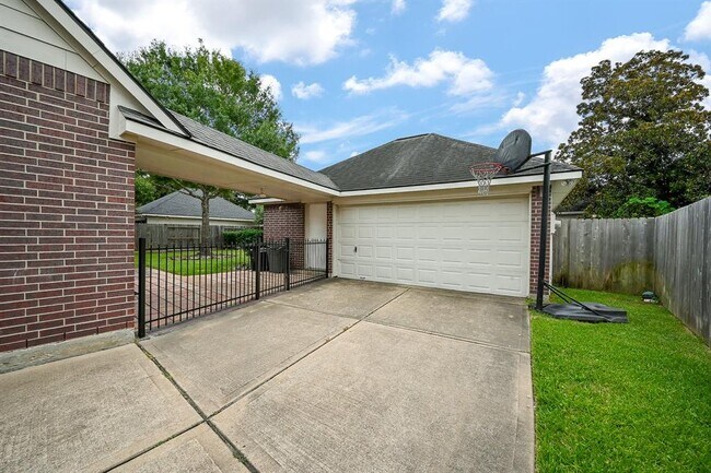Building Photo - 22511 Bridgehaven Dr