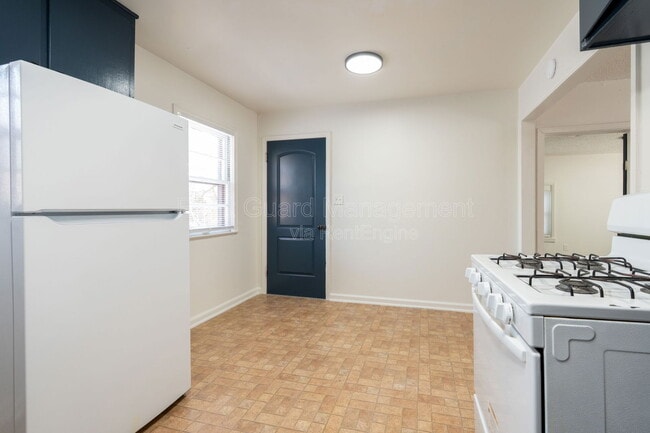 Building Photo - 654 S Eastridge Dr