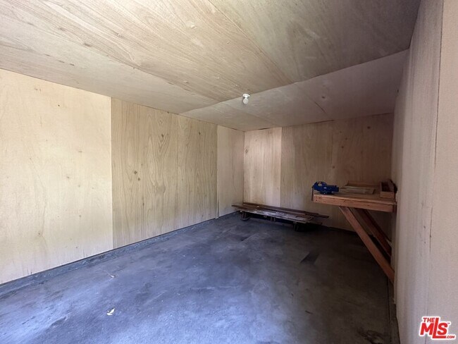 Building Photo - 4608 Saloma Ave