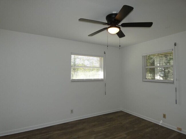 Building Photo - 3460 Rothschild Dr