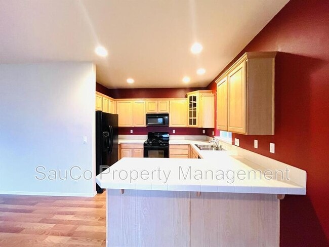 Building Photo - 1816 SE Water Lily St