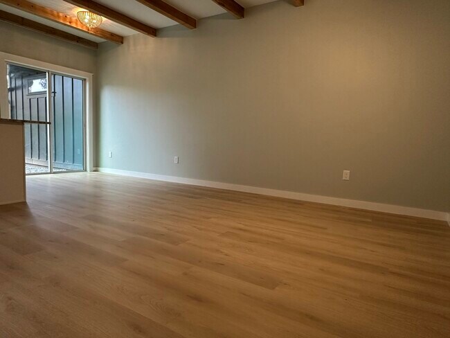 Building Photo - 207 Cherry Ave