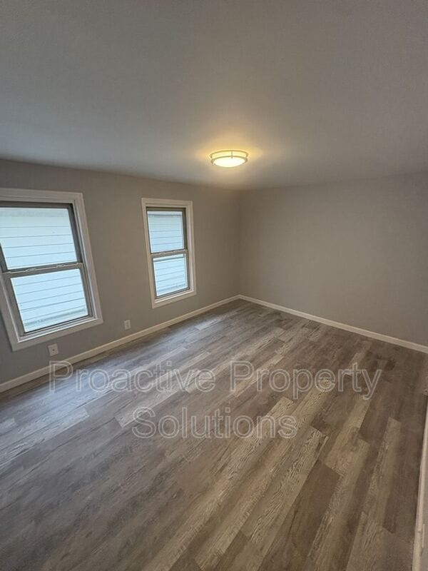 Building Photo - 461 Madison St