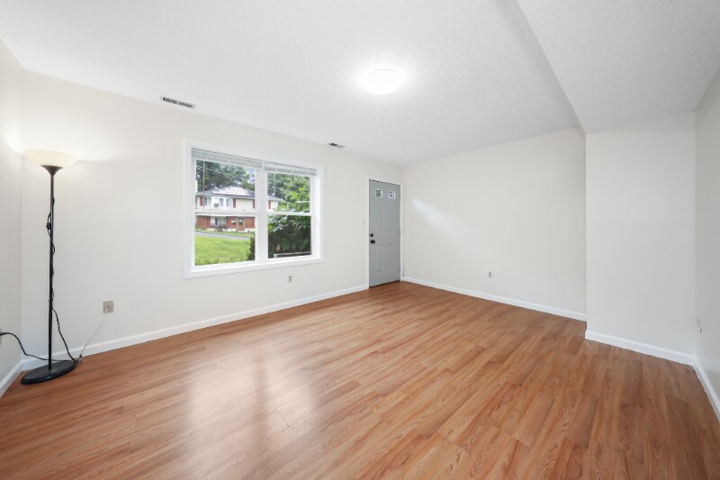 Building Photo - 146 Macarthur Dr