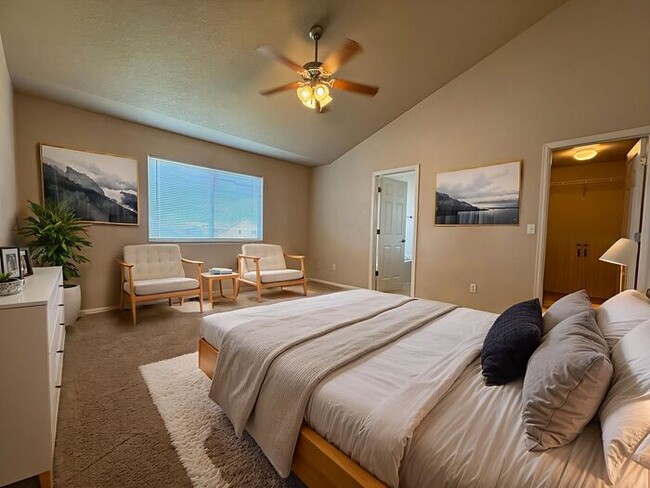 Building Photo - 5-bedroom home with expansive mountain views!