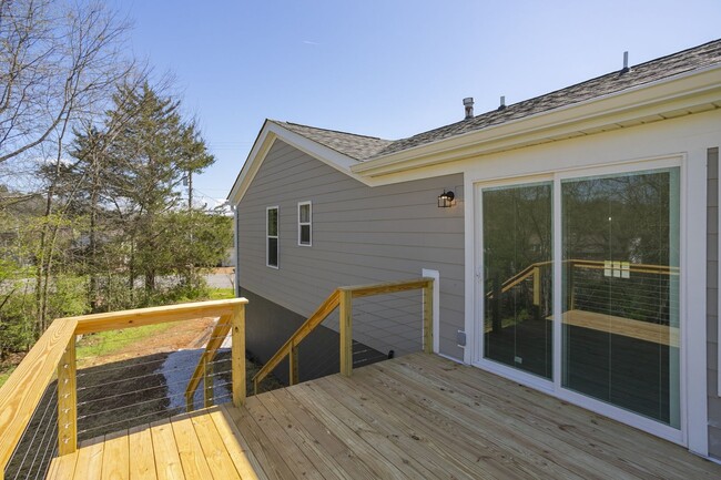 Building Photo - Available June. Large house, fenced back yard, renovated, fenced back, pets ok, great for house s...