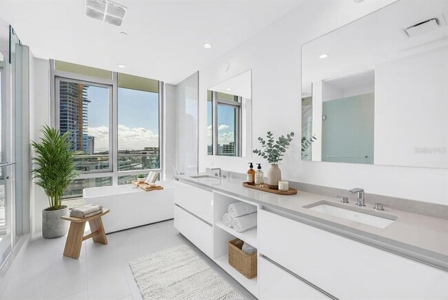 Building Photo - 400 Central Ave