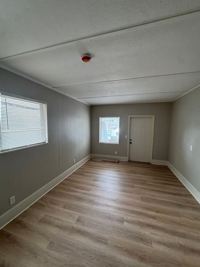 Building Photo - Great Studio home