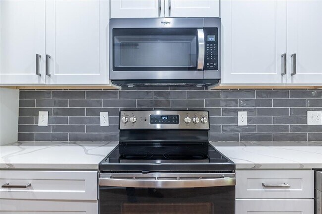 Building Photo - 2690 Camden Glen Ct