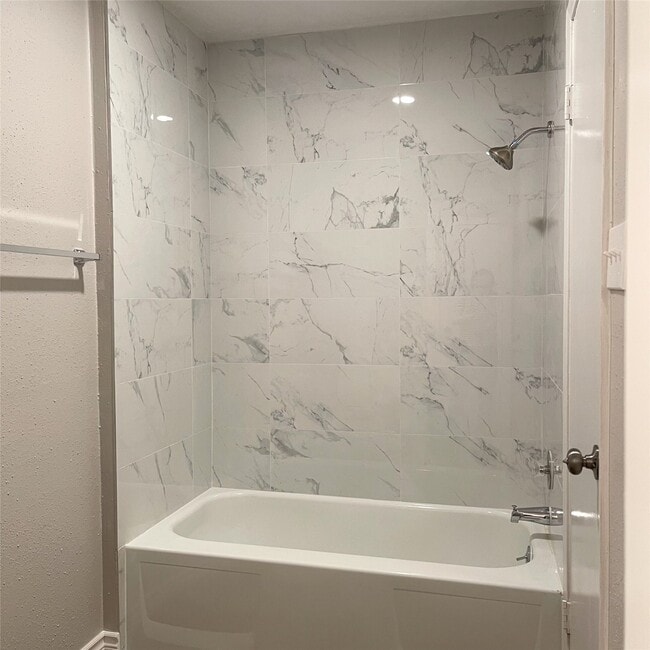 Building Photo - 7331 Chasewood Dr