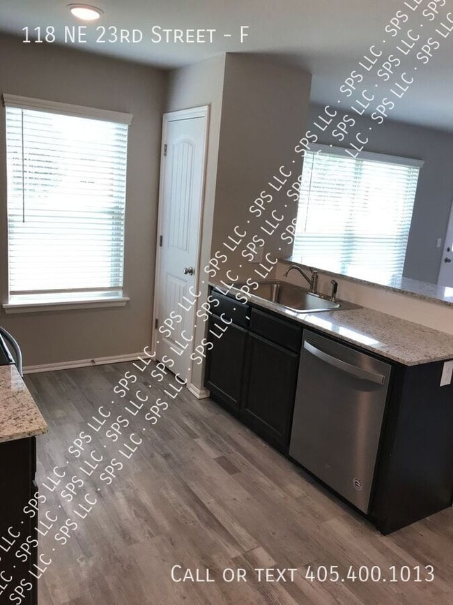 Building Photo - 118 NE 23rd St