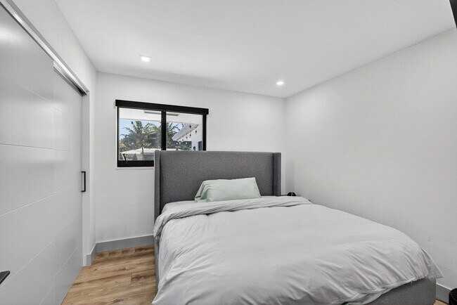 Building Photo - 12 Leeward Cir