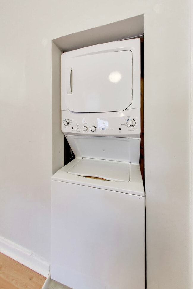 Building Photo - 2815 N Racine Ave