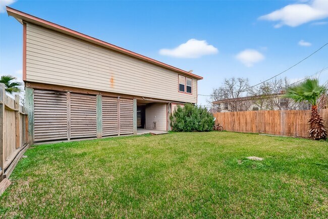 Building Photo - 1143 3ks St