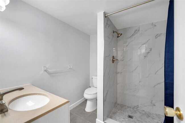 Building Photo - 2800 NE 14th Street Causeway