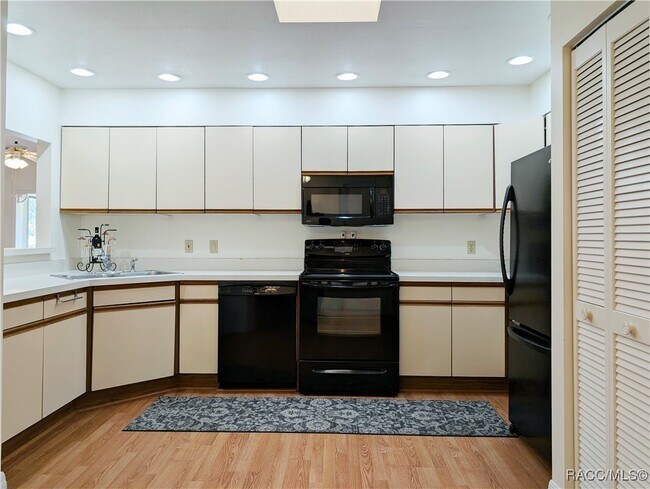 Building Photo - 9815 E Pebble Creek Ct