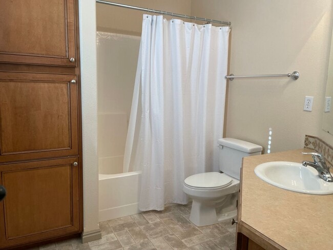 Building Photo - Beautiful 3-bedroom home on a large corner...