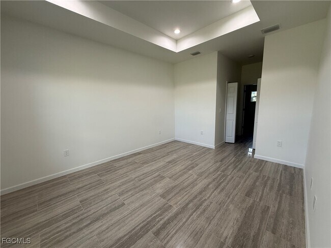 Building Photo - 1027 Eisenhower Blvd