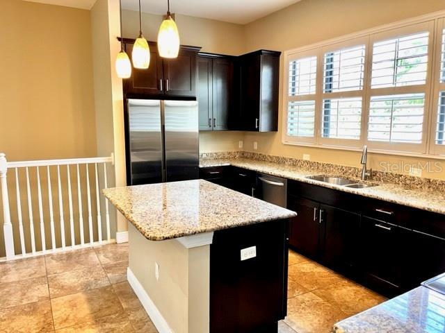 Building Photo - 4886 Yacht Club Dr