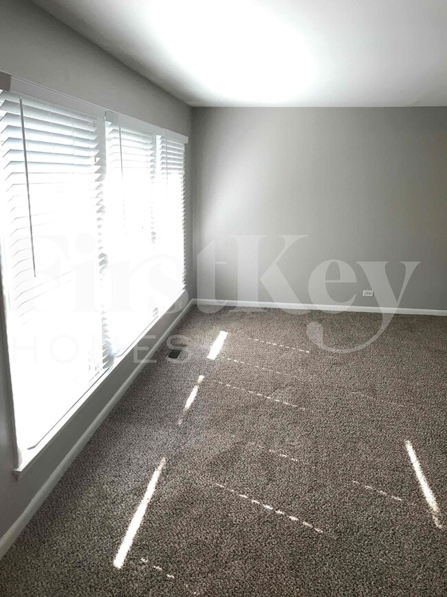 Building Photo - 17621 Grandview Dr