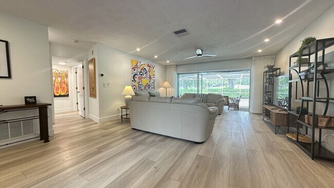 Building Photo - 2780 Landmark Dr