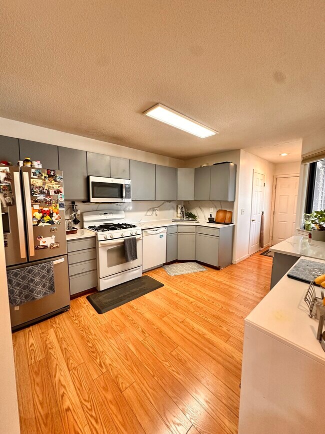 Building Photo - 1805 Mill Pond Dr