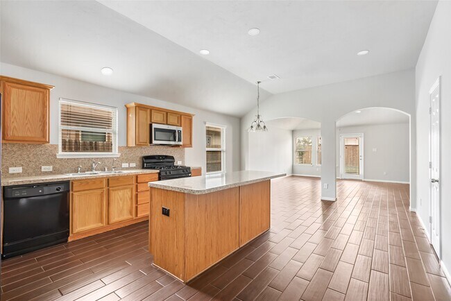 Building Photo - 21915 Saragosa Pond Ln