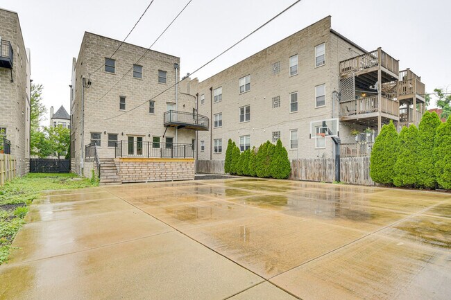 Building Photo - 3975 S Ellis Ave