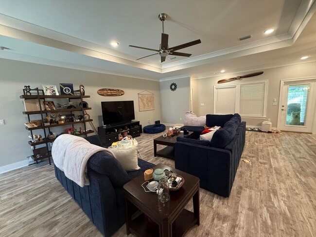 Building Photo - 1002 Gloria Ave