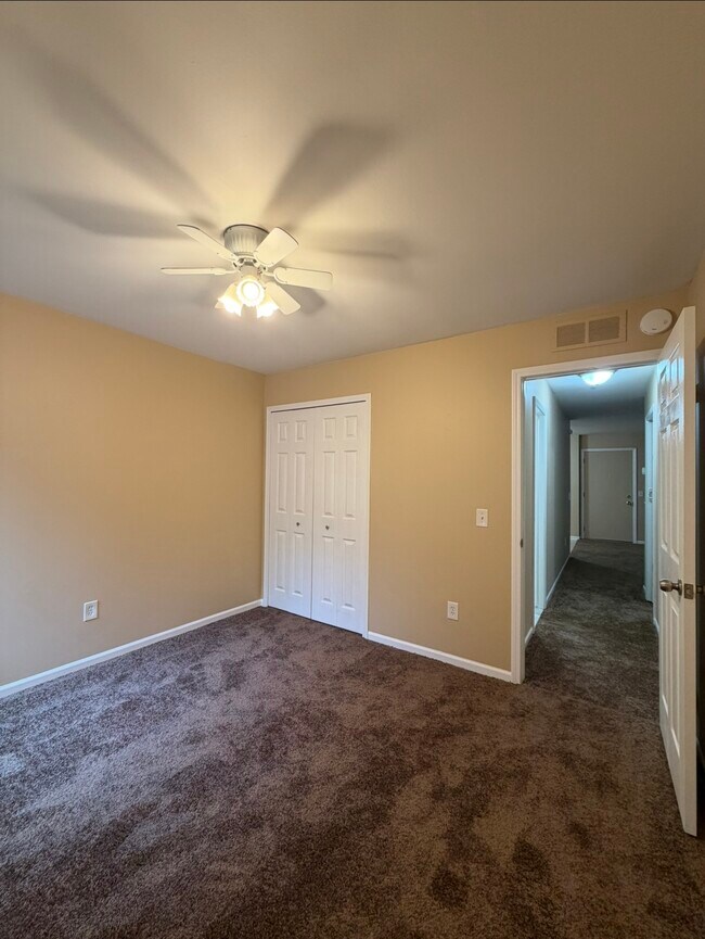Building Photo - 35401 Hickory Woods Dr
