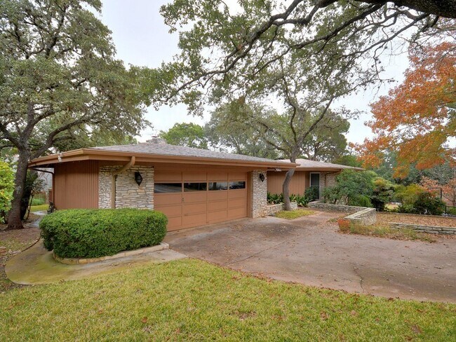 Building Photo - 6001 Highland Hills Dr