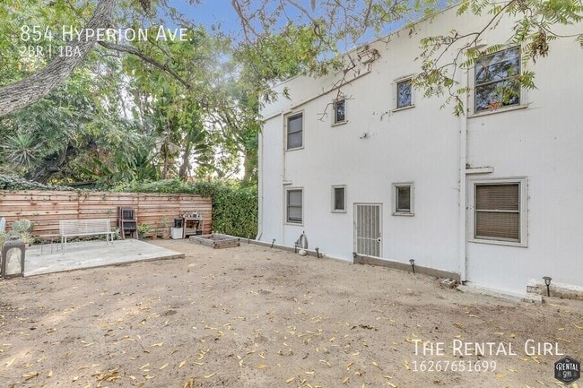 Building Photo - 854 Hyperion Ave