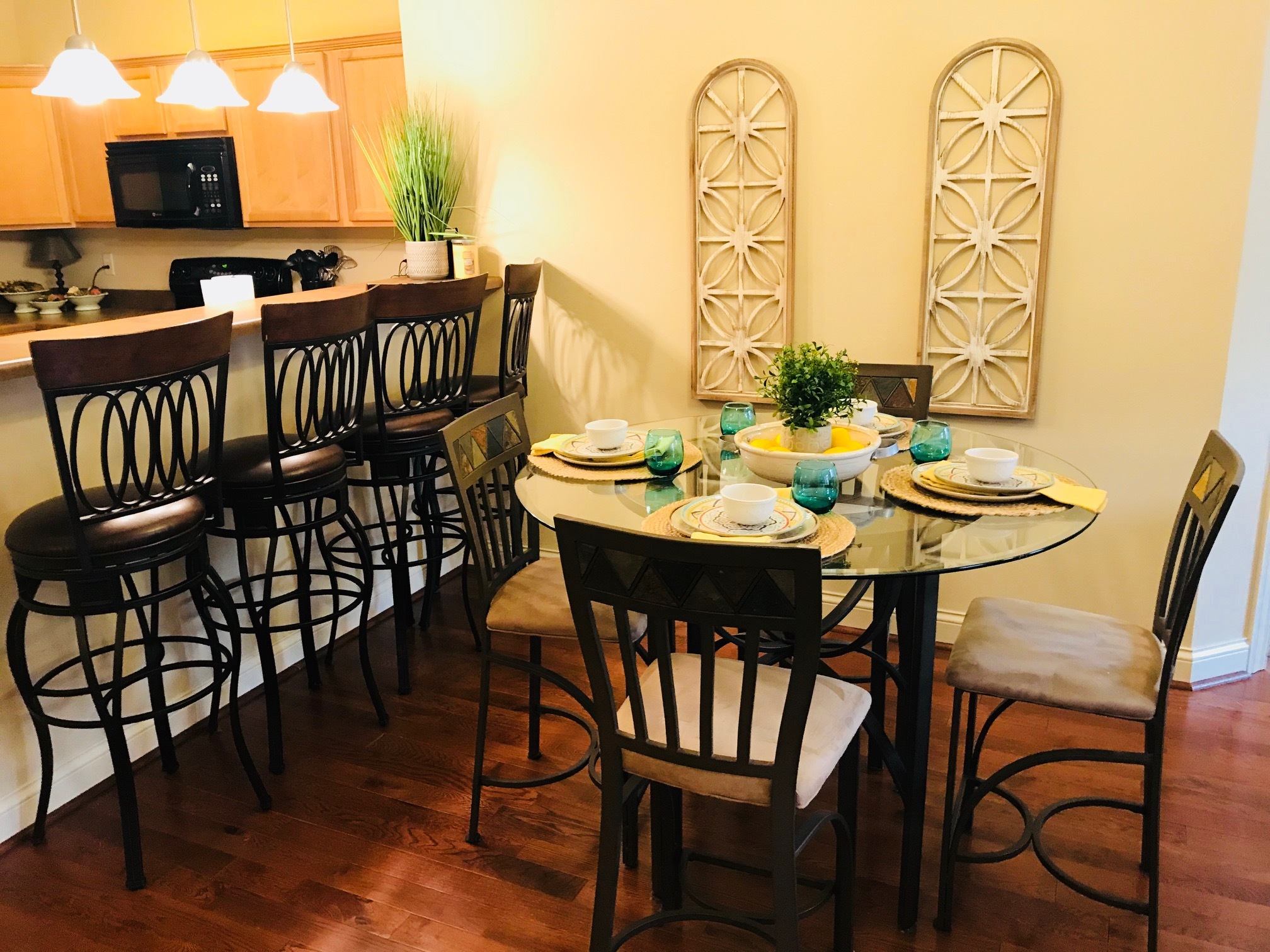 Dining Area - 600 Grandview Ct