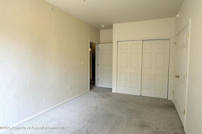 Building Photo - Spacious 3-Bedroom Condo with Scenic Views