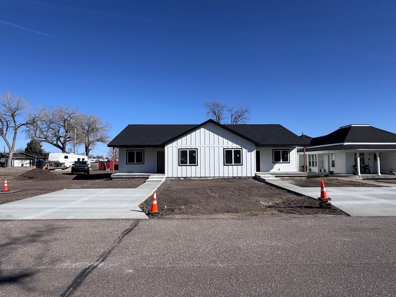 Building Photo - 202 E Plum St