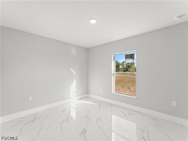 Building Photo - 1242 NW 22nd Ave