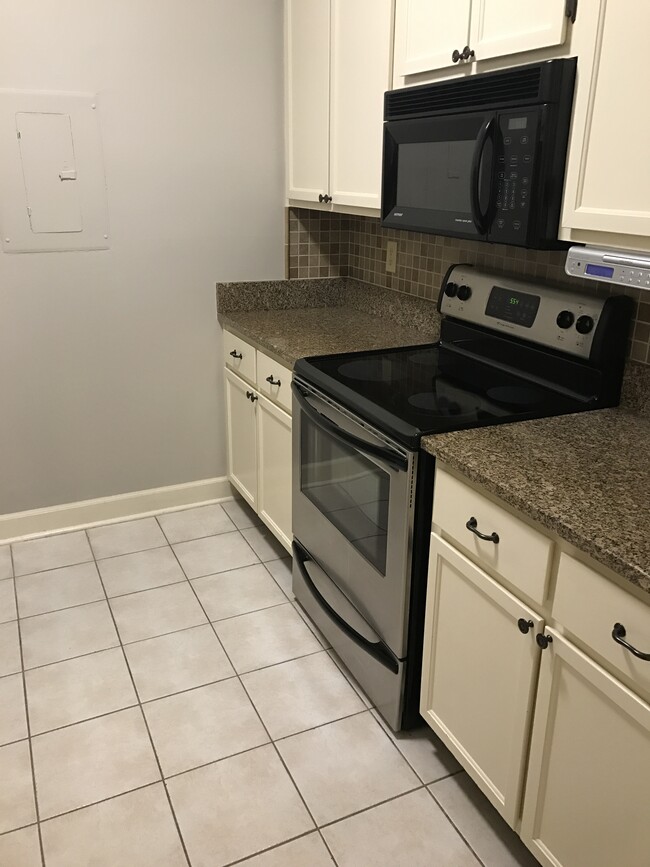 Building Photo - 511 Sloan Rd