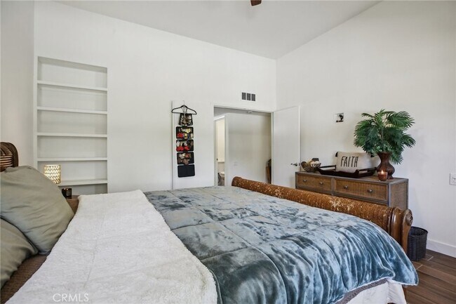 Building Photo - 25761 Le Parc
