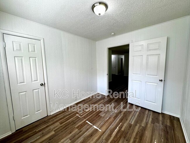Building Photo - 7507 E 108th St