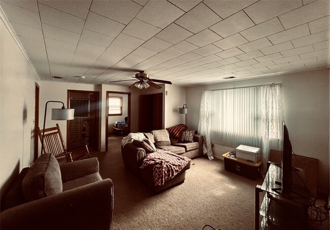 Building Photo - 98 Richard St