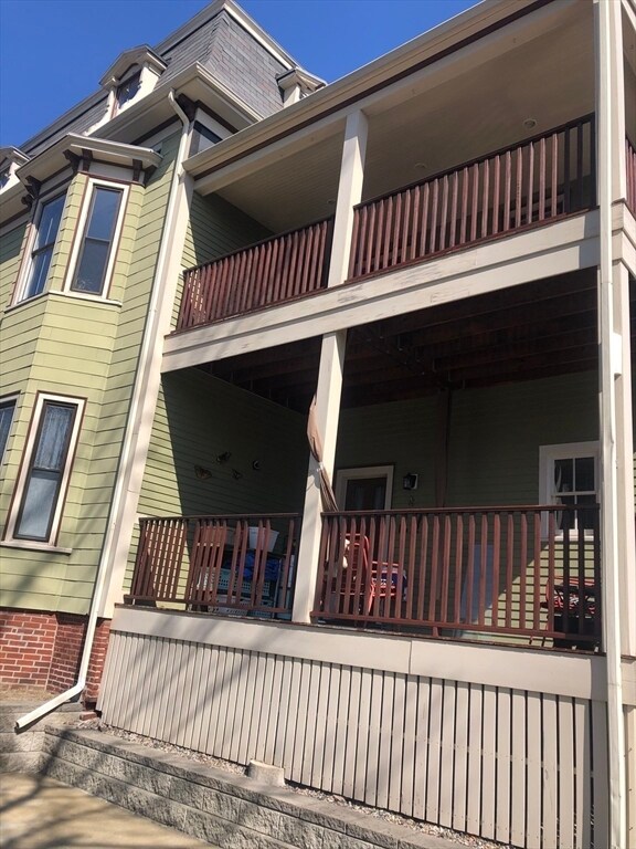 Building Photo - 27 Warren Ave